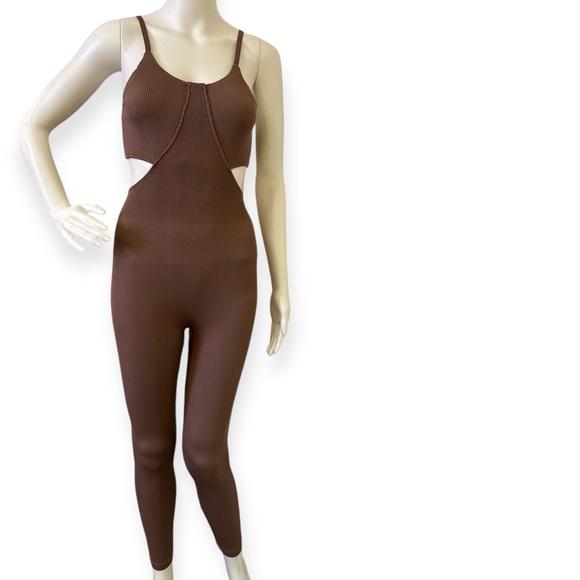 It Takes Nothing Cutout Seamless Jumpsuit - Picture 5 of 7